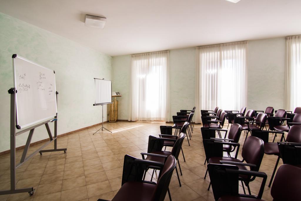 Ostello Villa Monte Mario Рим Екстериор снимка
