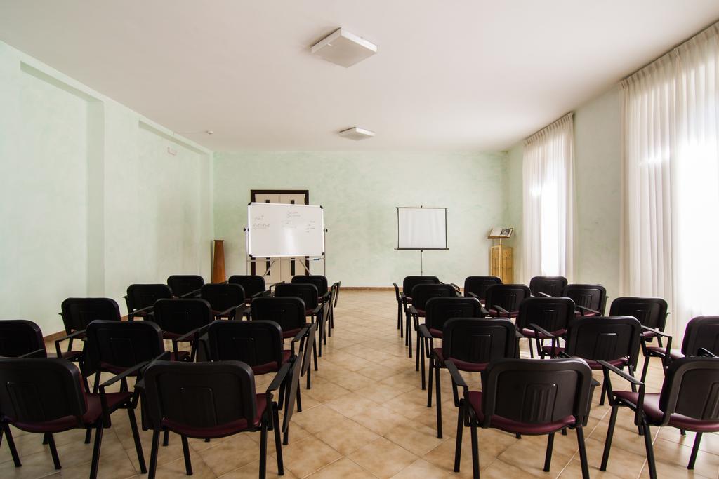 Ostello Villa Monte Mario Рим Екстериор снимка