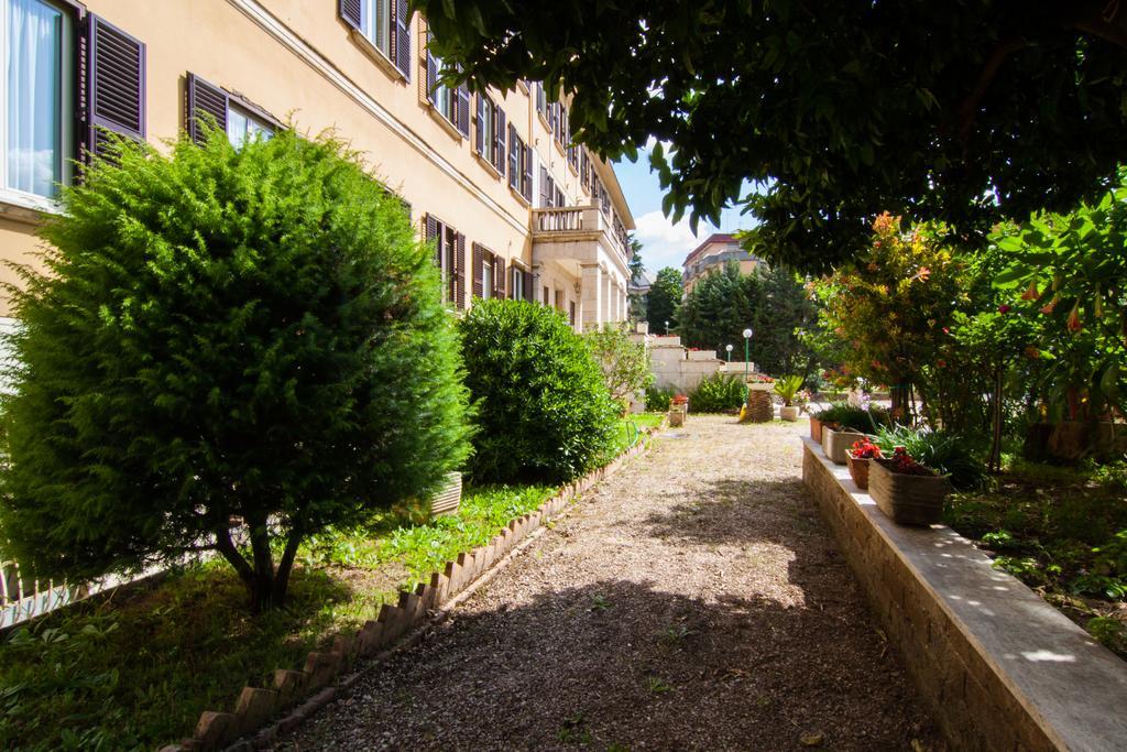 Ostello Villa Monte Mario Рим Екстериор снимка