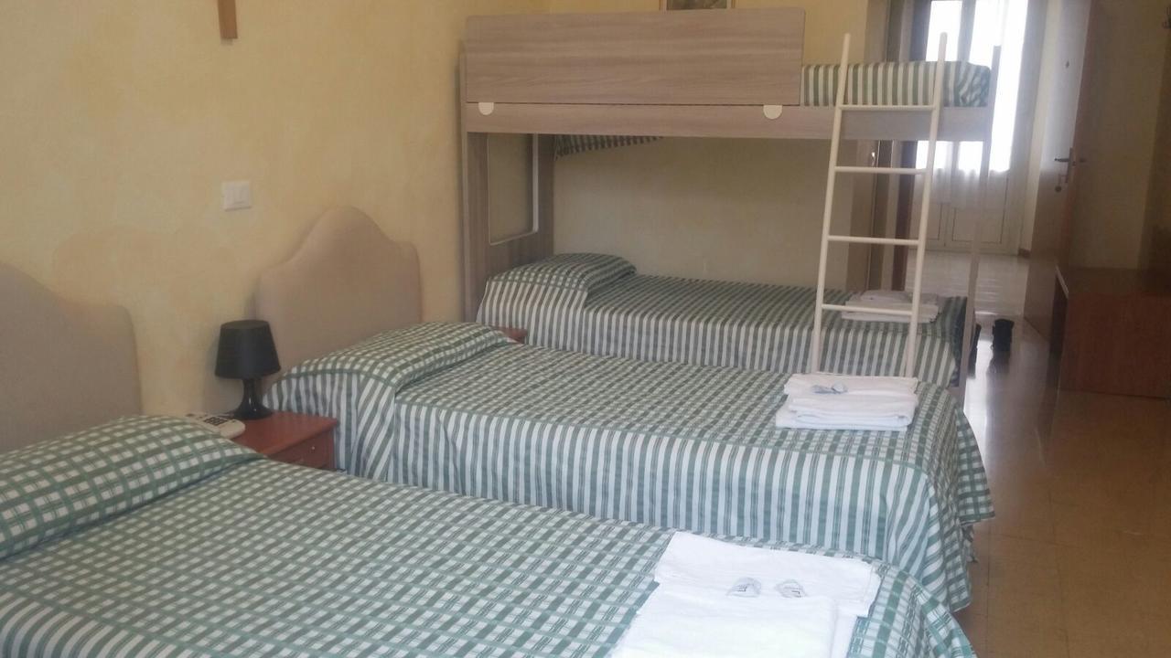 Ostello Villa Monte Mario Рим Екстериор снимка