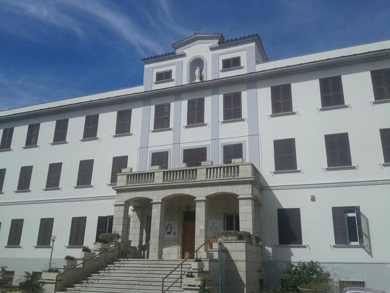 Ostello Villa Monte Mario Рим Екстериор снимка